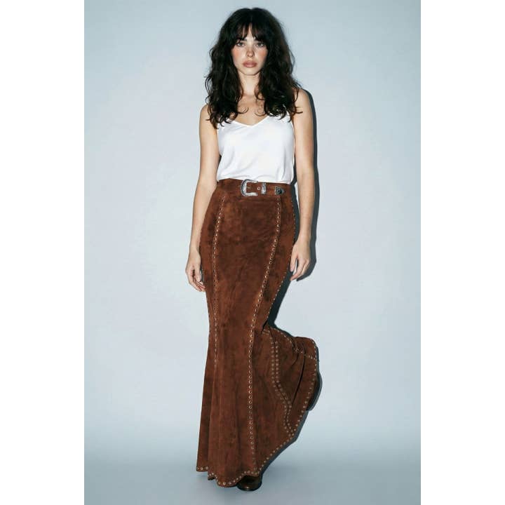 Jupe Maxi en Daim Cloutée pour la vente par SKYLAR ROSE