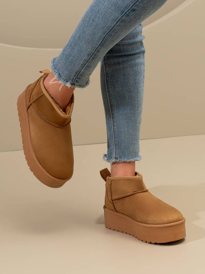 C'M PARIS – wholesale Booties – Women's – Low Platform Sole Lined Ankle Boot 64317