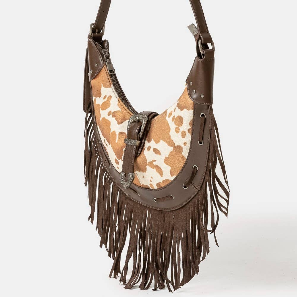 Collections by Fame Accessories – Großhandel Umhängetasche - Damen – Hobo-Tasche aus Leder mit Kuhmuster und Fransen1
