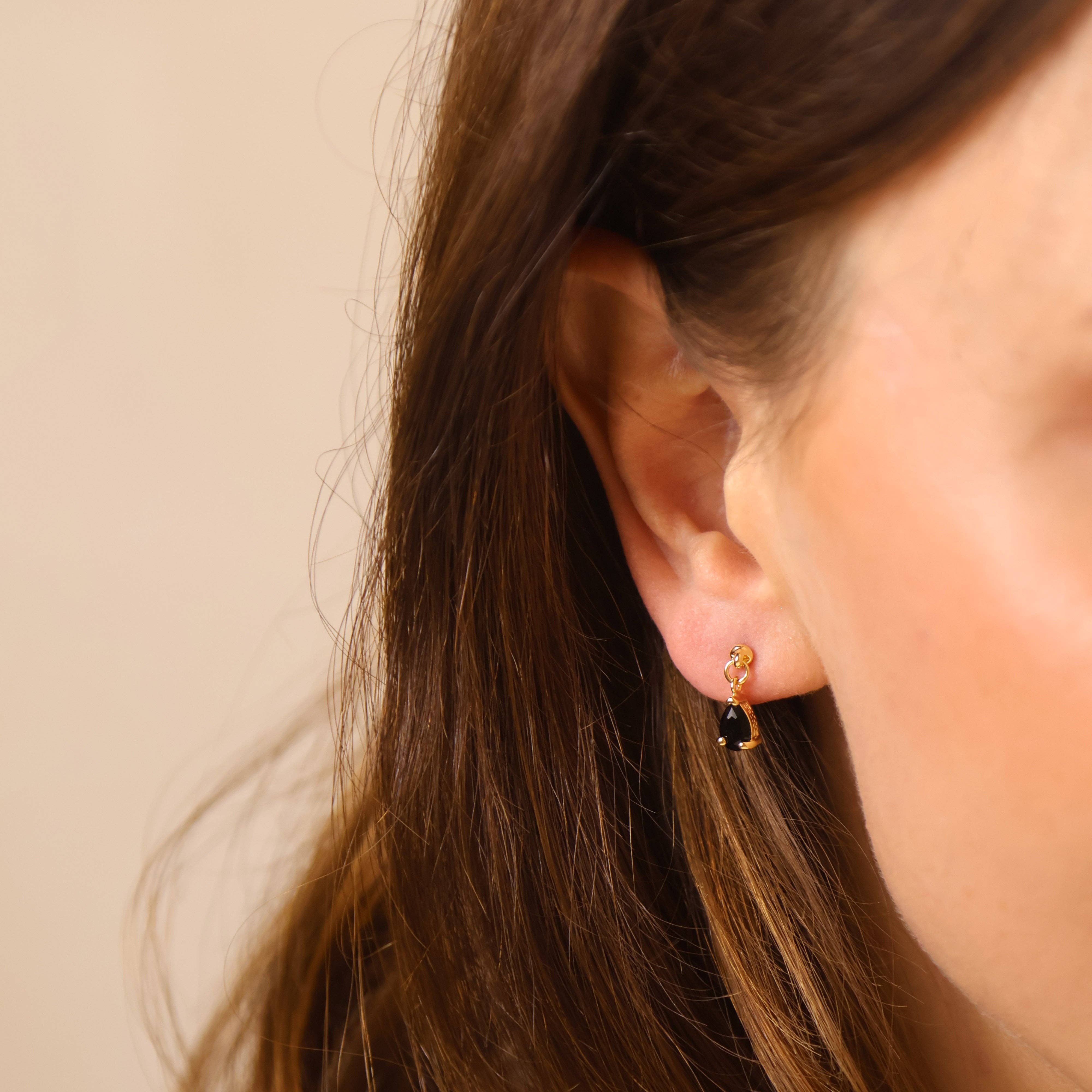 GoldFi – Brincos de argola por atacado – Brincos em Ouro 18k com Zircónias Cúbicas Coloridas em Forma de Gota2