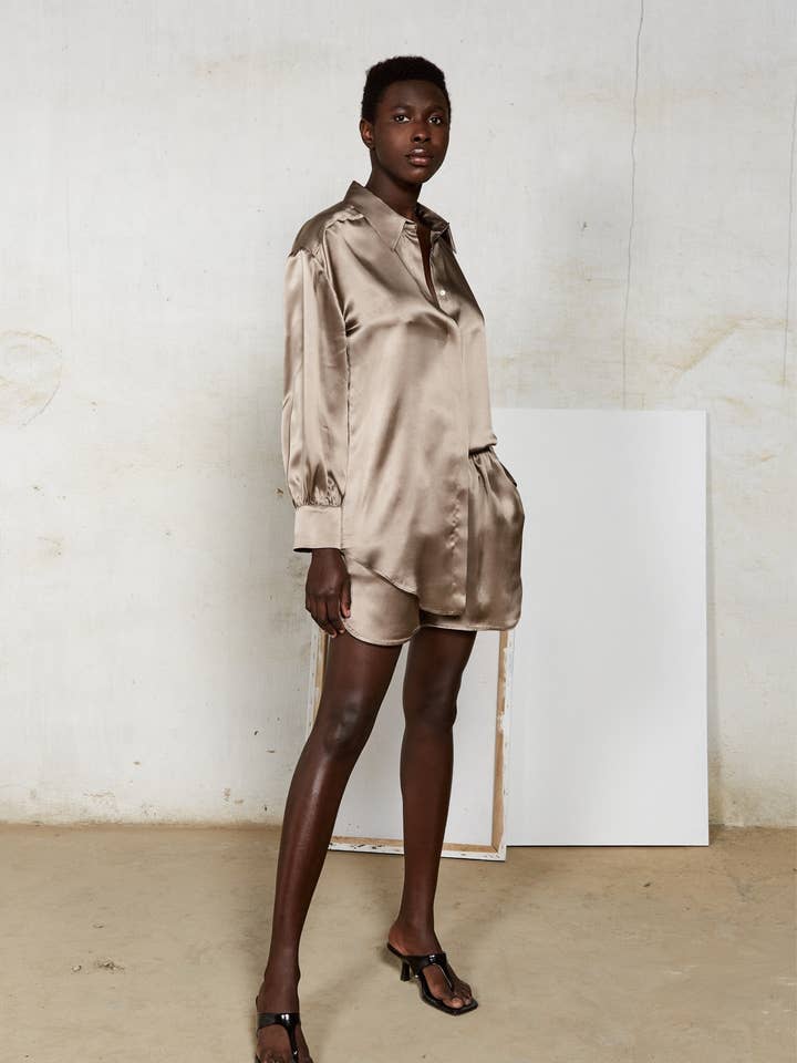 Shorts deportivos de seda Bardi para venta al por mayor de MAJATU. STUDIO