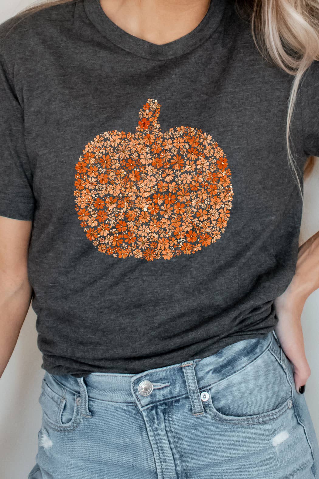 Kissed Apparel - Vendita all'ingrosso Maglietta serigrafata - Donna - Maglietta Grafica Autunnale con Zucca e Fiori3