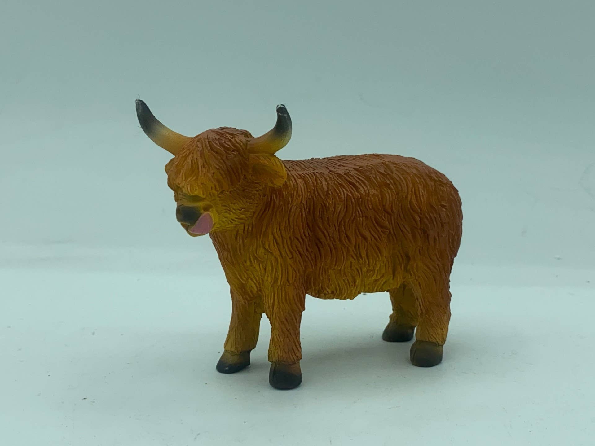 ABitQuackers – wholesale Decorative figurine – Highland Cow Coloured (Miniature)0
