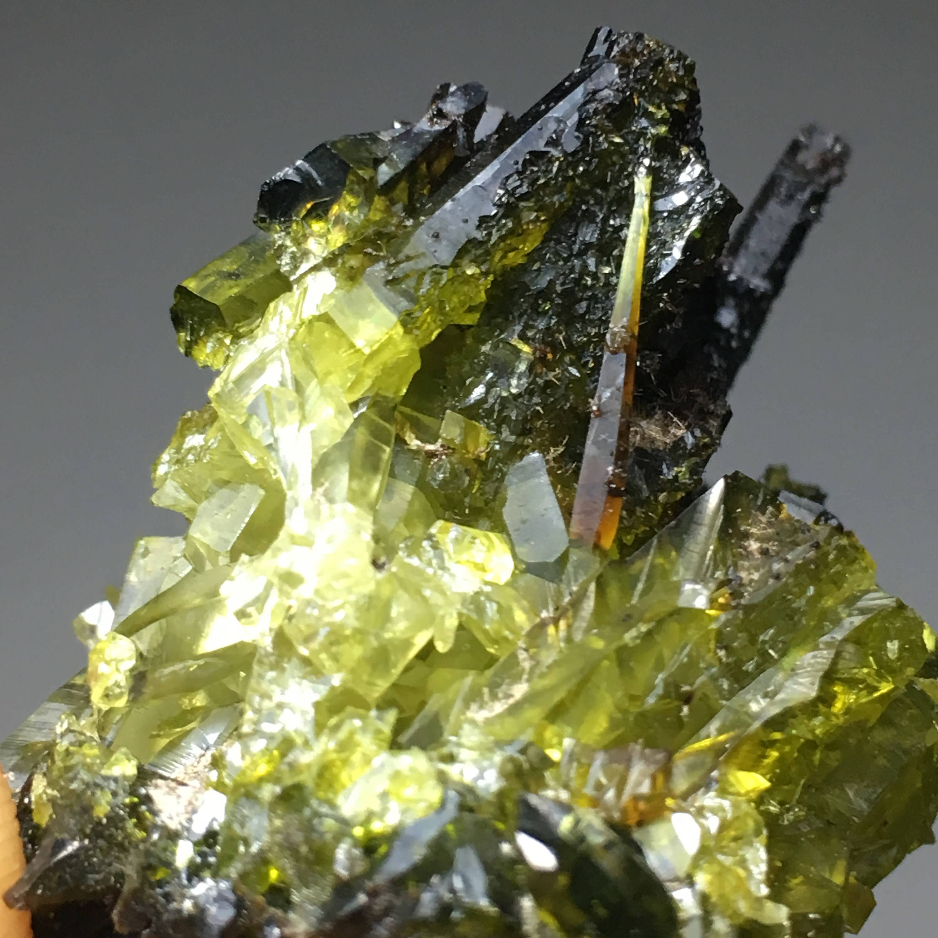 Wildheart Crystals - Wholesale Spiritual Stone/Crystal - BIG 64g Blacklight fluorescent Zincite Cluster8