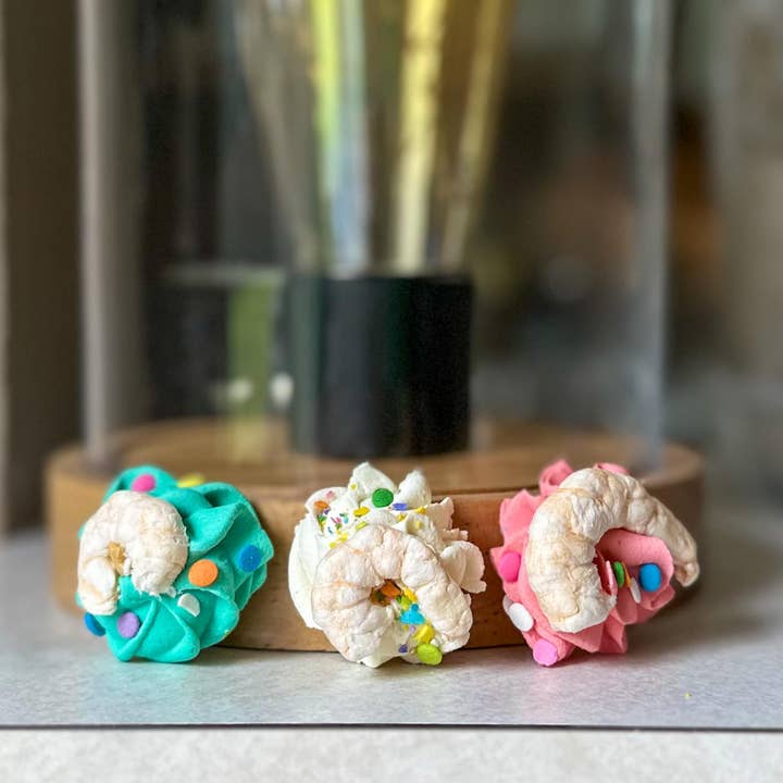 Hey Don't Forget the Cat Treats! for wholesale by Lucky Biscuit Pet Bakery