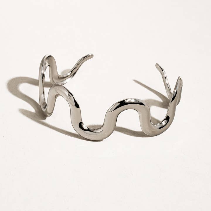 Flânerie by MAIQ - Wholesale Cuff bracelet - Félix 18K Gold Non-Tarnish Wavy Bold Statement Bracelet4