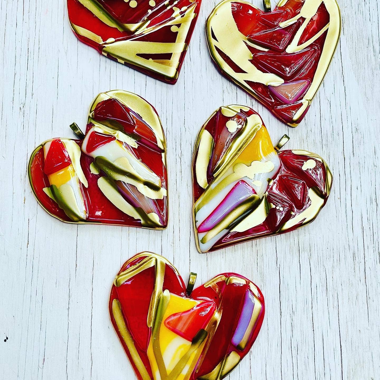 Atelier Glass Studio - Venta al por mayor Adornos - Corazón de Graffiti de Vidrio Rojo de 4.5" - Adorno - San Valentín1