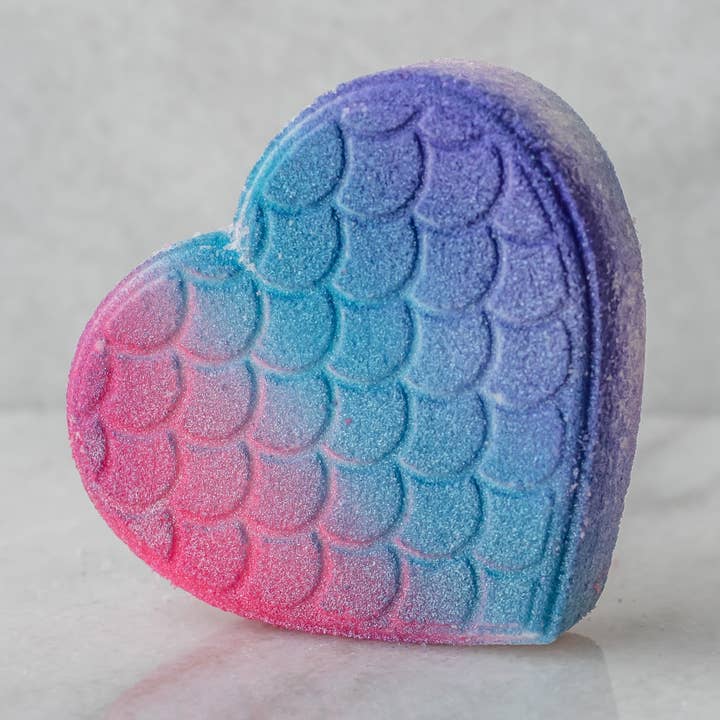 Bombe de bain cœur de sirène pour la vente par Green Bubble Gorgeous