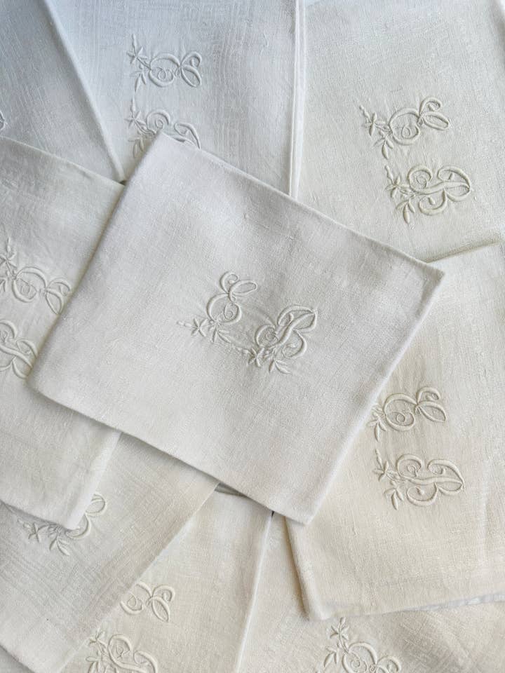 Set of 10 vintage damask napkins - monogram EB - White for wholesale by Maison Masarin