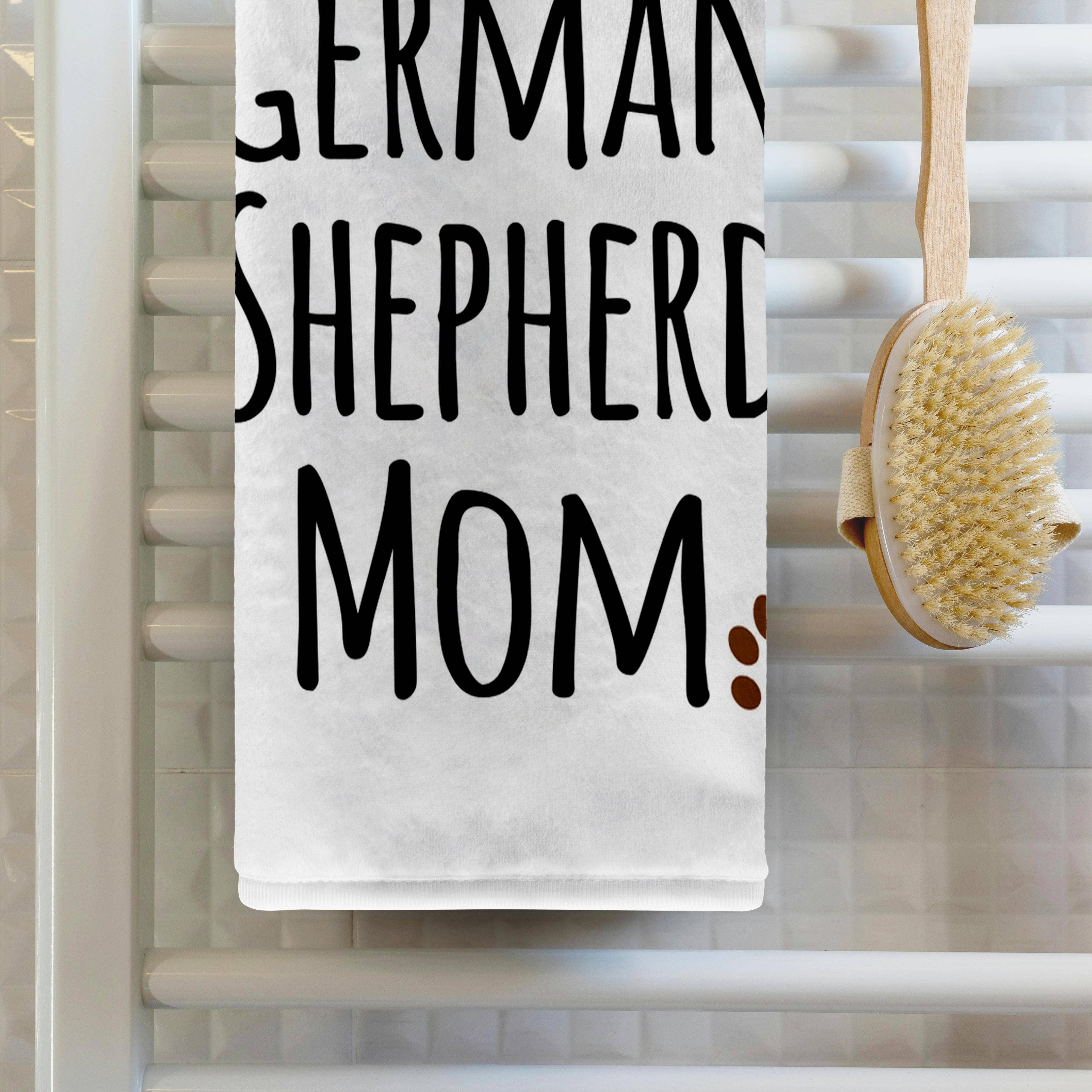 3dRose - Wholesale Bath Towel - 3dRose, German Shepherd Dog Mom - Alsatian - Doggie by breed - brown muddy paw prints - doggy lover mama, Towel1