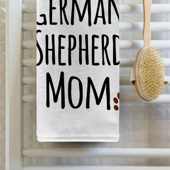 3dRose - Wholesale Bath Towel - 3dRose, German Shepherd Dog Mom - Alsatian - Doggie by breed - brown muddy paw prints - doggy lover mama, Towel1