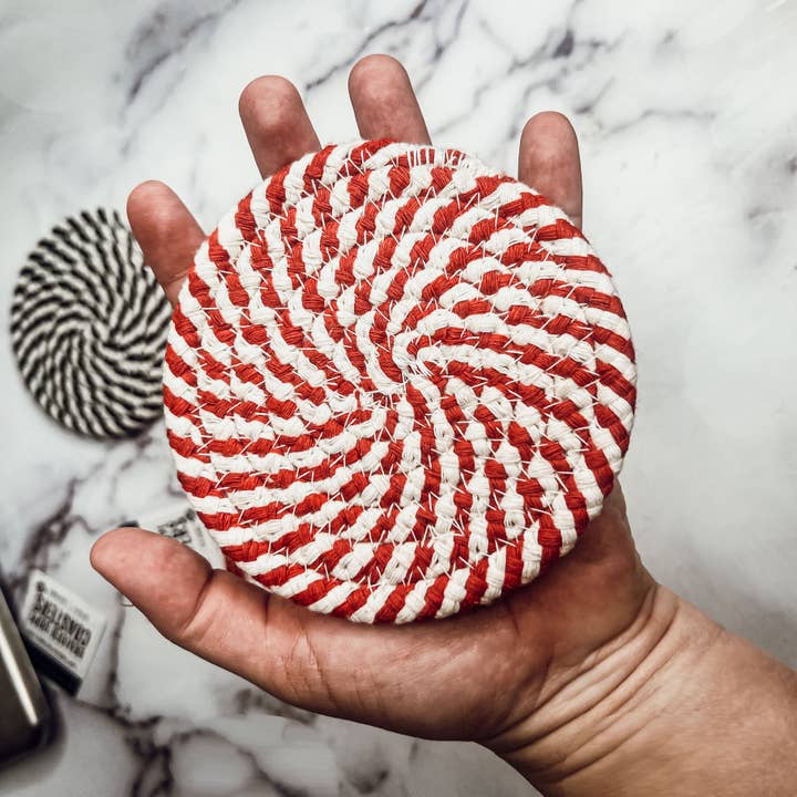 Gia Roma - Wholesale Christmas Decoration - Holiday Fabric Coasters, Red White Christmas Coaster Set