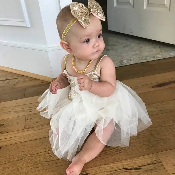 Ava-klänningen - Guld för wholesale av Nicolette's Couture