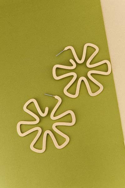 JOSSLYN by wall to wall – Großhandel Hoops – GROSSE CREOLEN MIT BLUMENAUSSCHNITT | 52E20801104