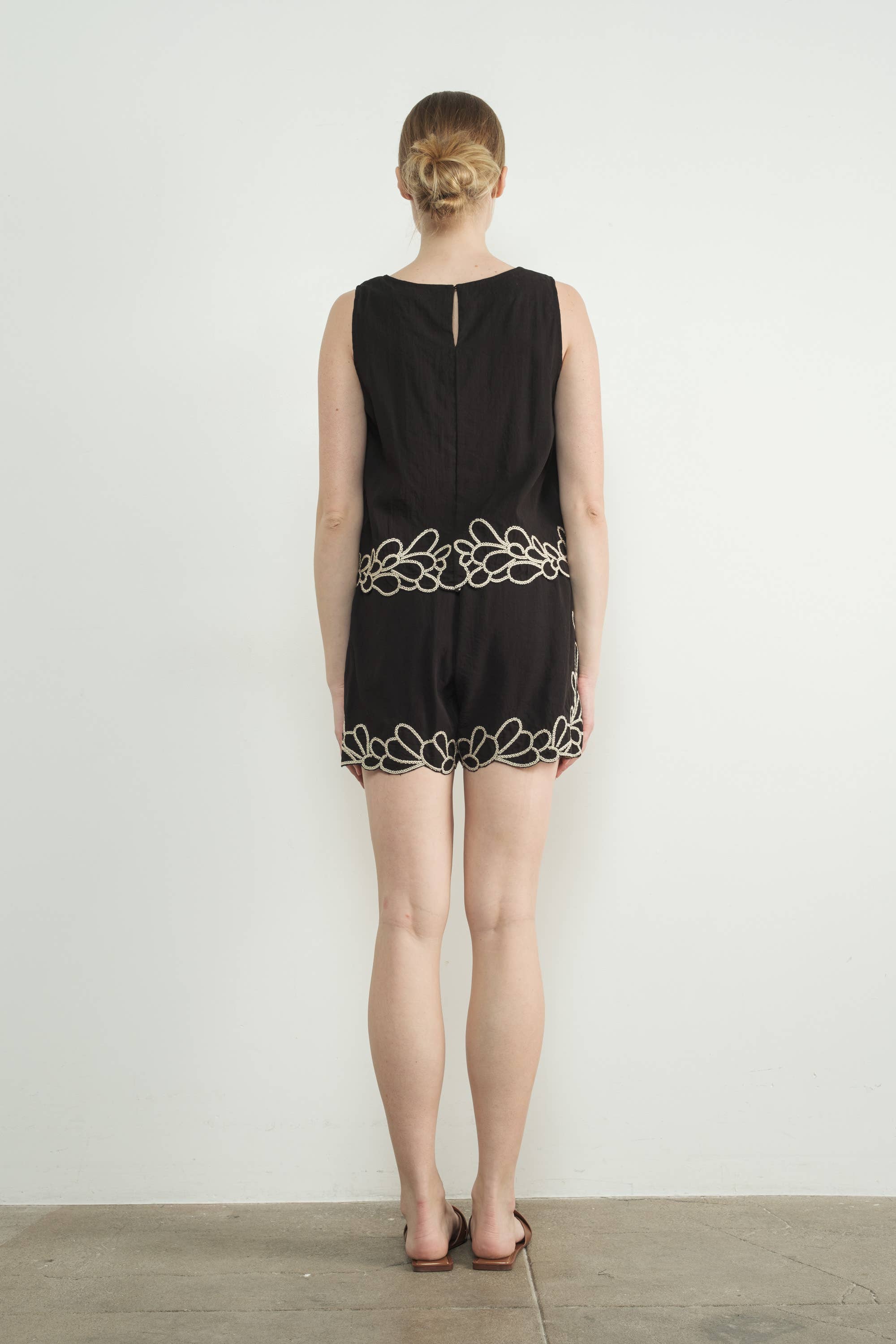 Aaron & Amber - Wholesale Shorts - Women's - MAP3230 EMBROIDERED HEM ELASTIC WAIST SHORTS8