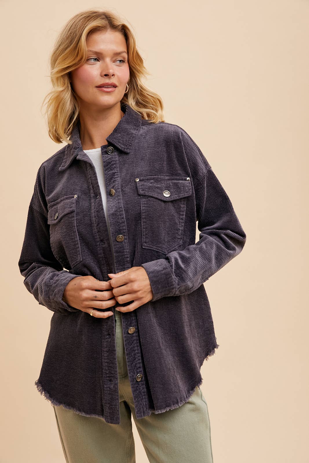 SCHIEFERKOHLE CORDJACKE AUS ROHEN CORD für den Großhandel auf Faire2