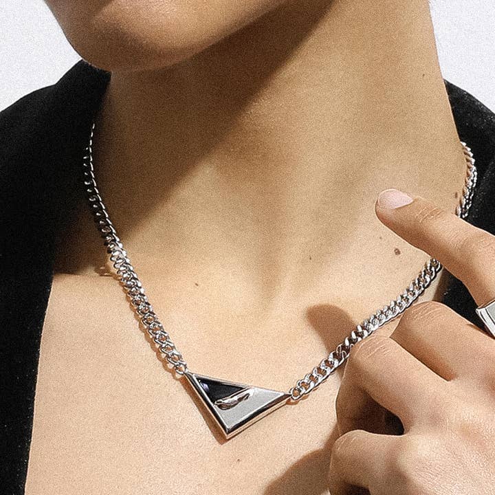 Flânerie by MAIQ - Wholesale Pendant/Charm Necklace - Fanny 18K Gold Non-Tarnish Triangle Urban Necklace