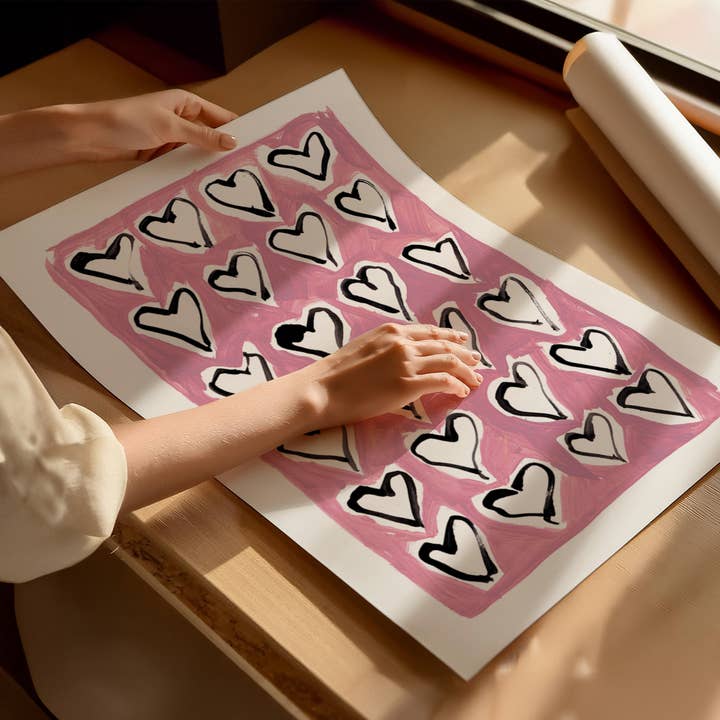 Impression d'art peinte à la main avec des cœurs roses pour la vente par Natalie Cass Art