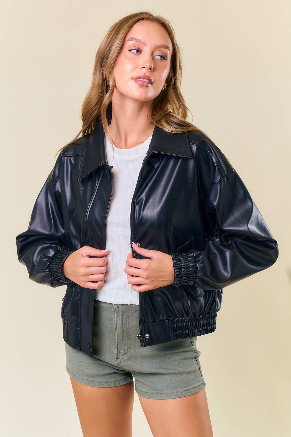 Doe and Rae – Engroshandel Bomberjakke - Dame – OVERDIMENSIONERET BOMBERJAKKE I VEGANSK LÆDER - 10622J4