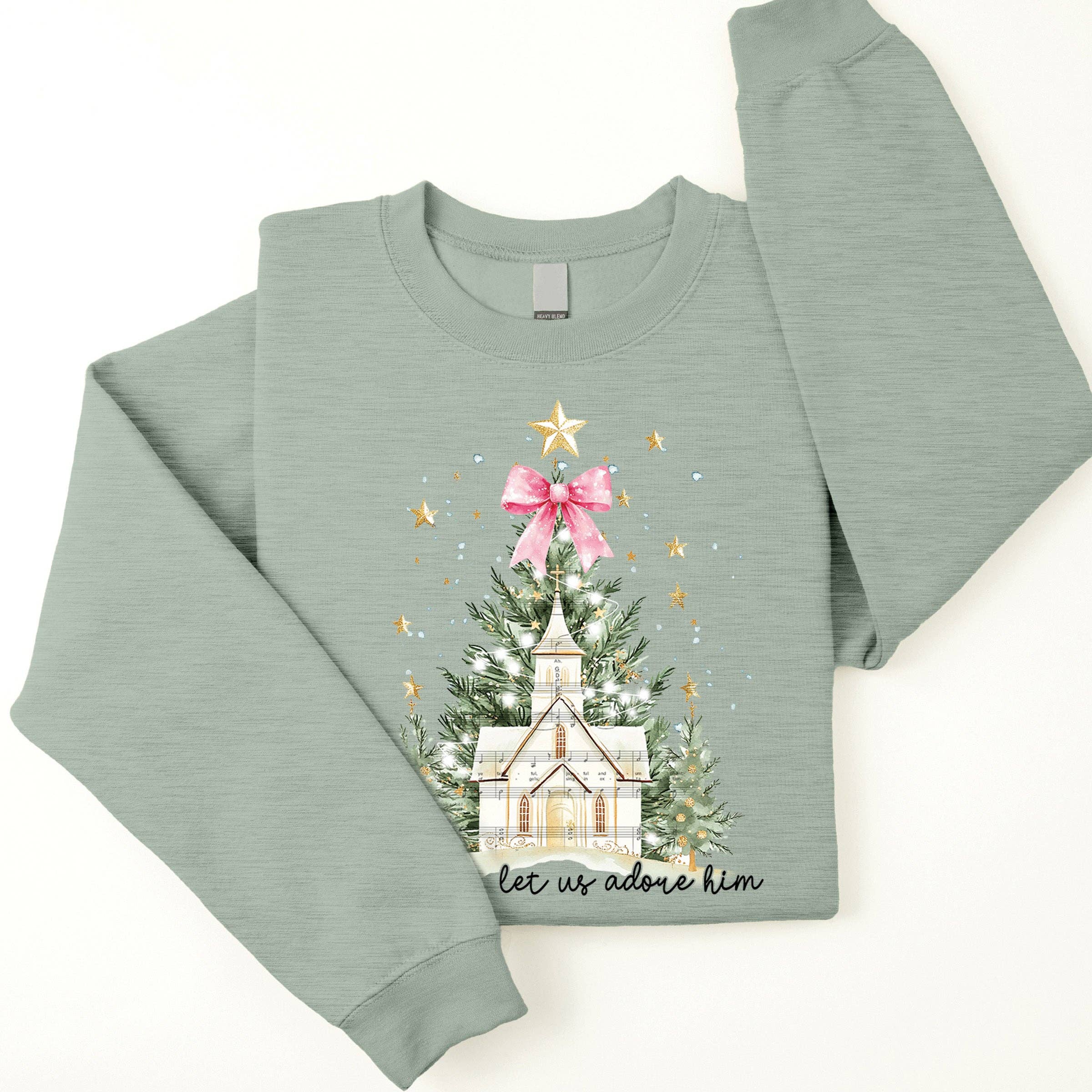 Sauge de bruyère Chandail à motif de sapin de Noël Adore Him en vente sur Faire0