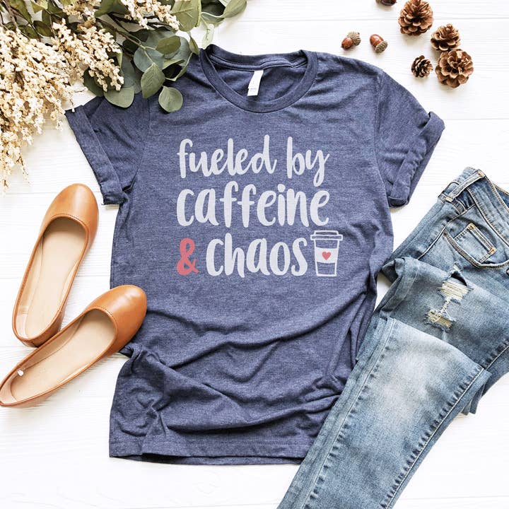 Drevet af koffein og kaosskjorte for engroshandel hos Woobie Beans Jewelry, Gifts & Apparel