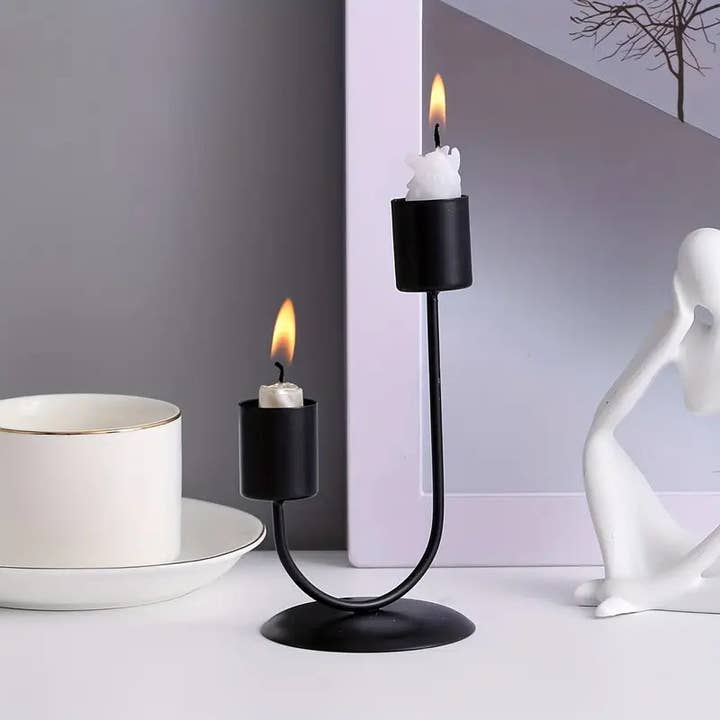 Huis Van Merken – Engroshandel Lyseholder – 1 stk. dobbelt lysestage – Mat sort lysestage til romantiske middage med stearinlys1