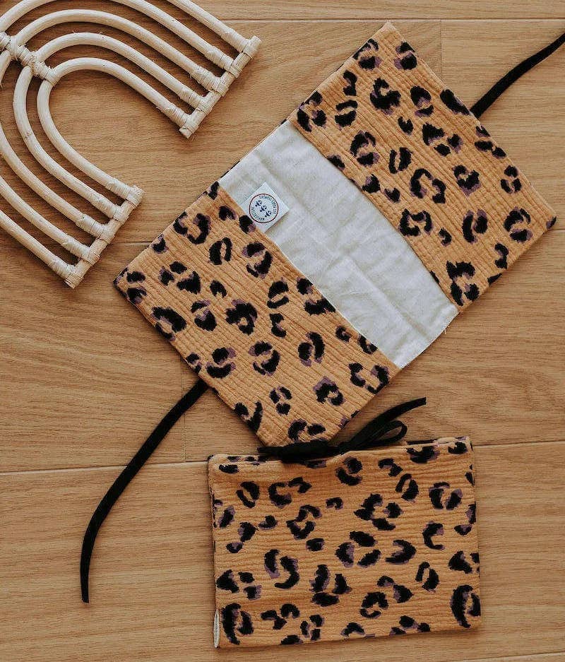 Manufacture des bébés français - Wholesale Book Cover - Leopard health record cover