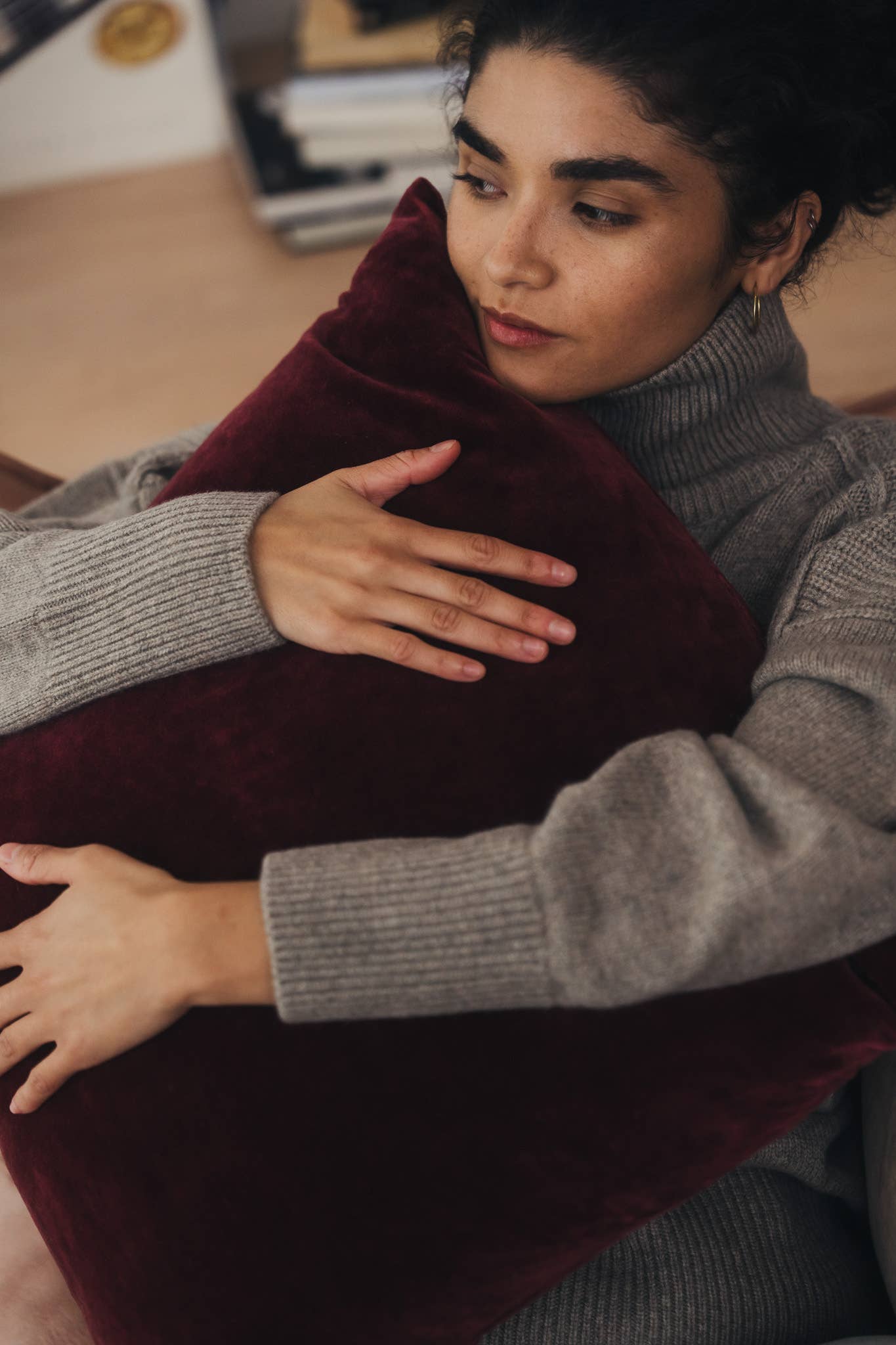Saardé - Wholesale Throw/Decorative Pillow - Linen/Velvet Square Pillow | Burgundy2