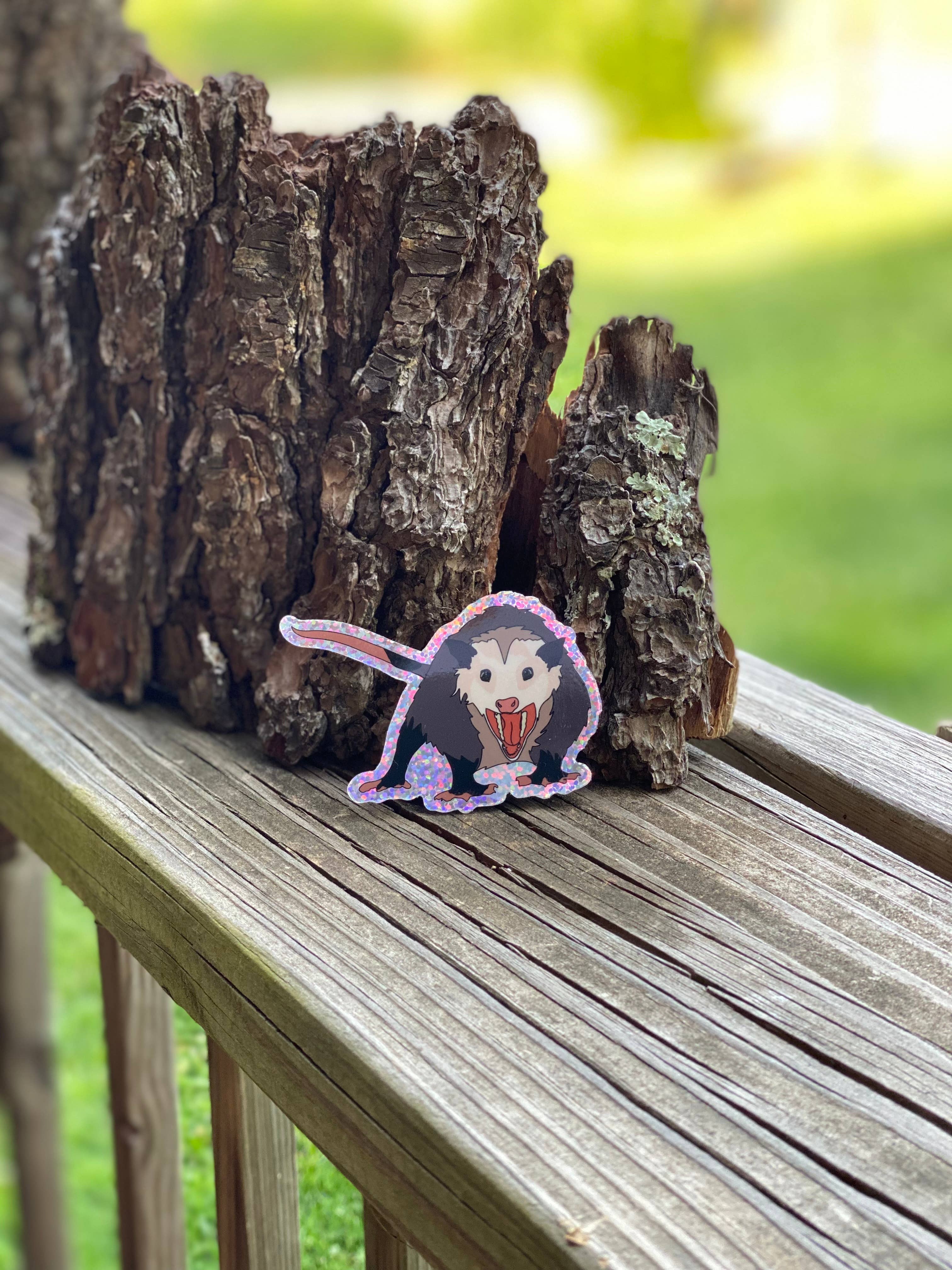 Carolina Pine Prints - Vendita all'ingrosso Adesivo - Adesivo Opossum: adesivo glitterato degli Appalachi