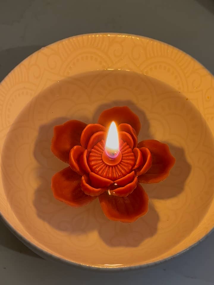 Bienenwachslotus Schwimmkerze • Spa-bereit oder als Mittelpunkt für den Großhandel von Namaste Home