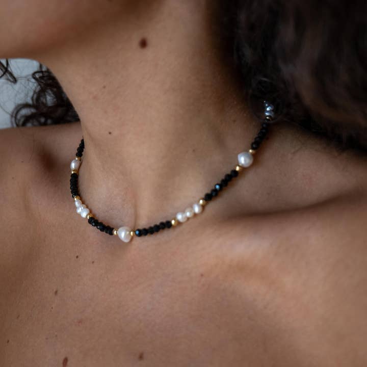 OE! - Wholesale Beaded/Pearl Necklace - CRISTALLI NERI - Collar/Necklace with pearls and crystals