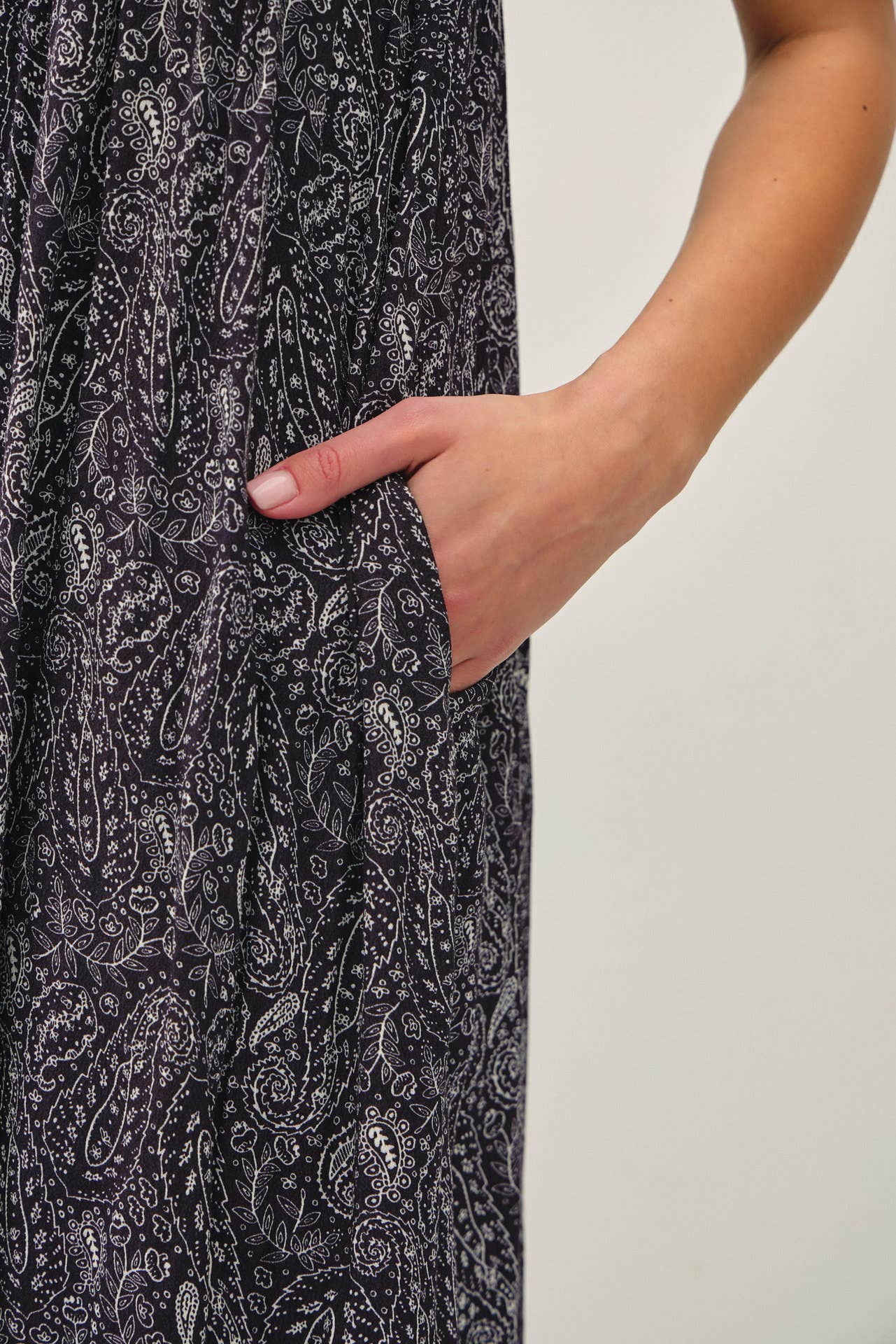 Be Cool - Wholesale Dress - Women's - PAISLEY PRINT MAXI DRESS WITH ADJUSTABLE STRAPS 2