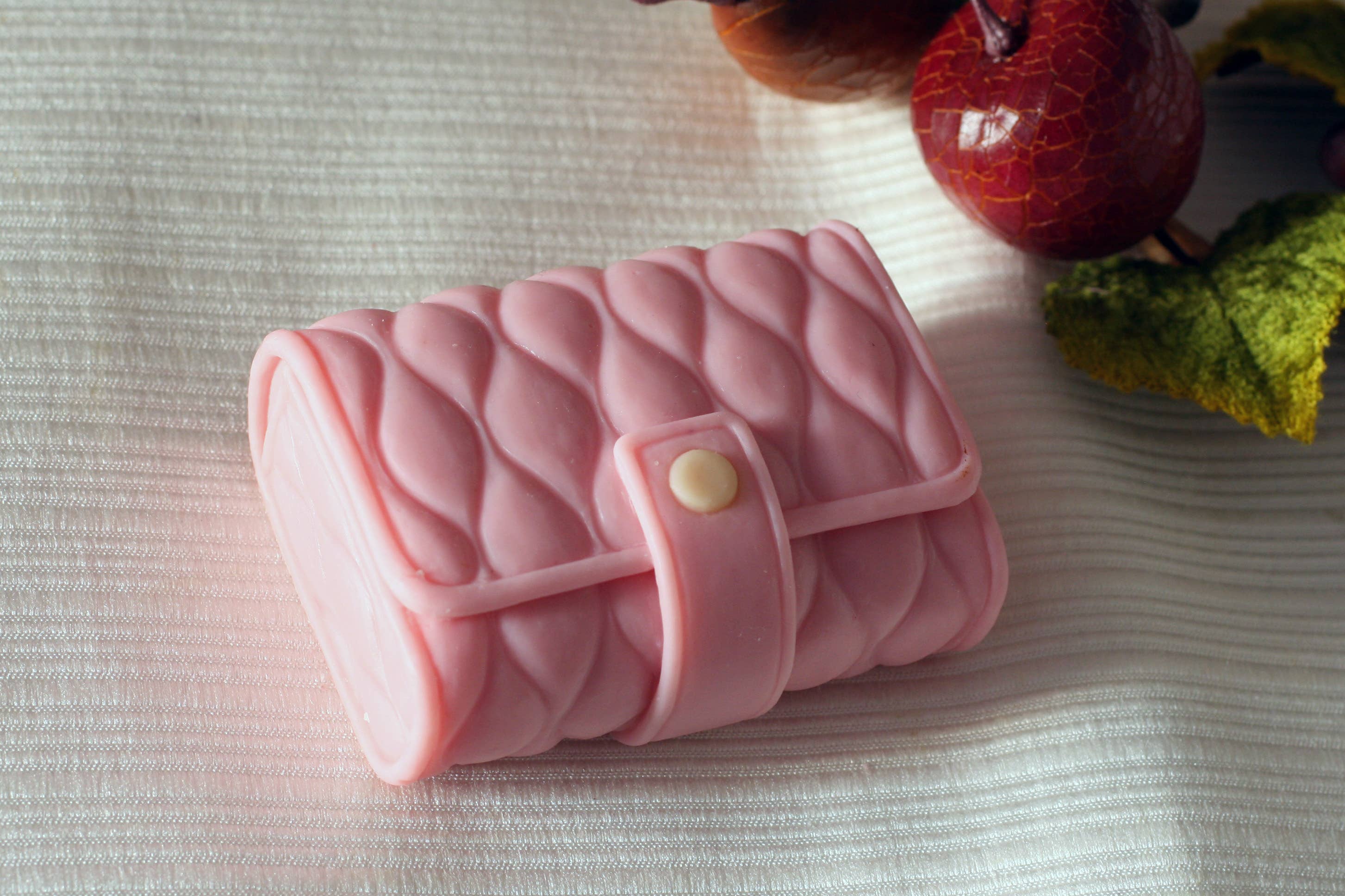 One Leaf Soap - Vente Pains de savon - Savon artisanal Little Pink Purse (Pink Petals)1