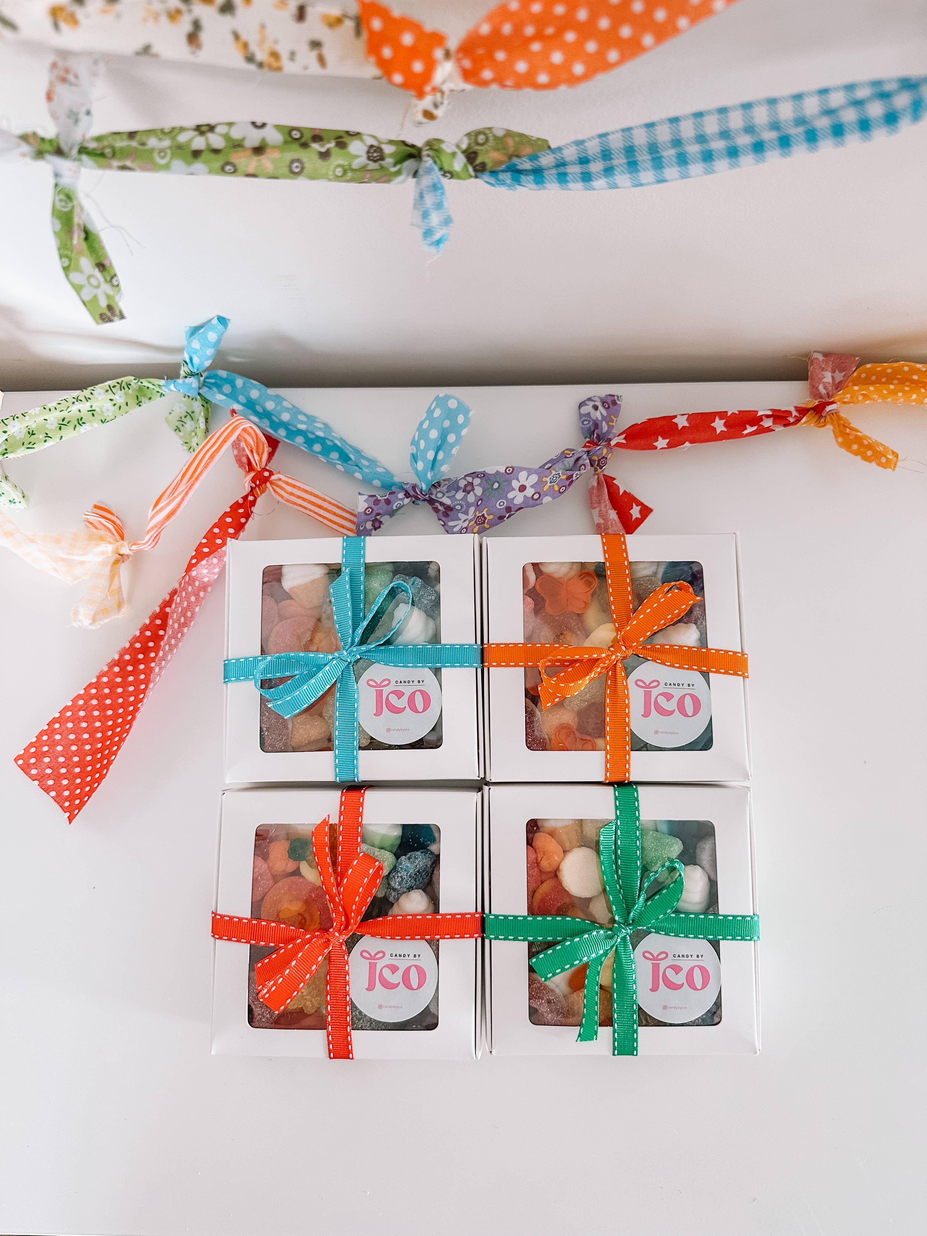 Candy by J.Co – wholesale Gelégodis – Regnbågsgodis konstlåda14