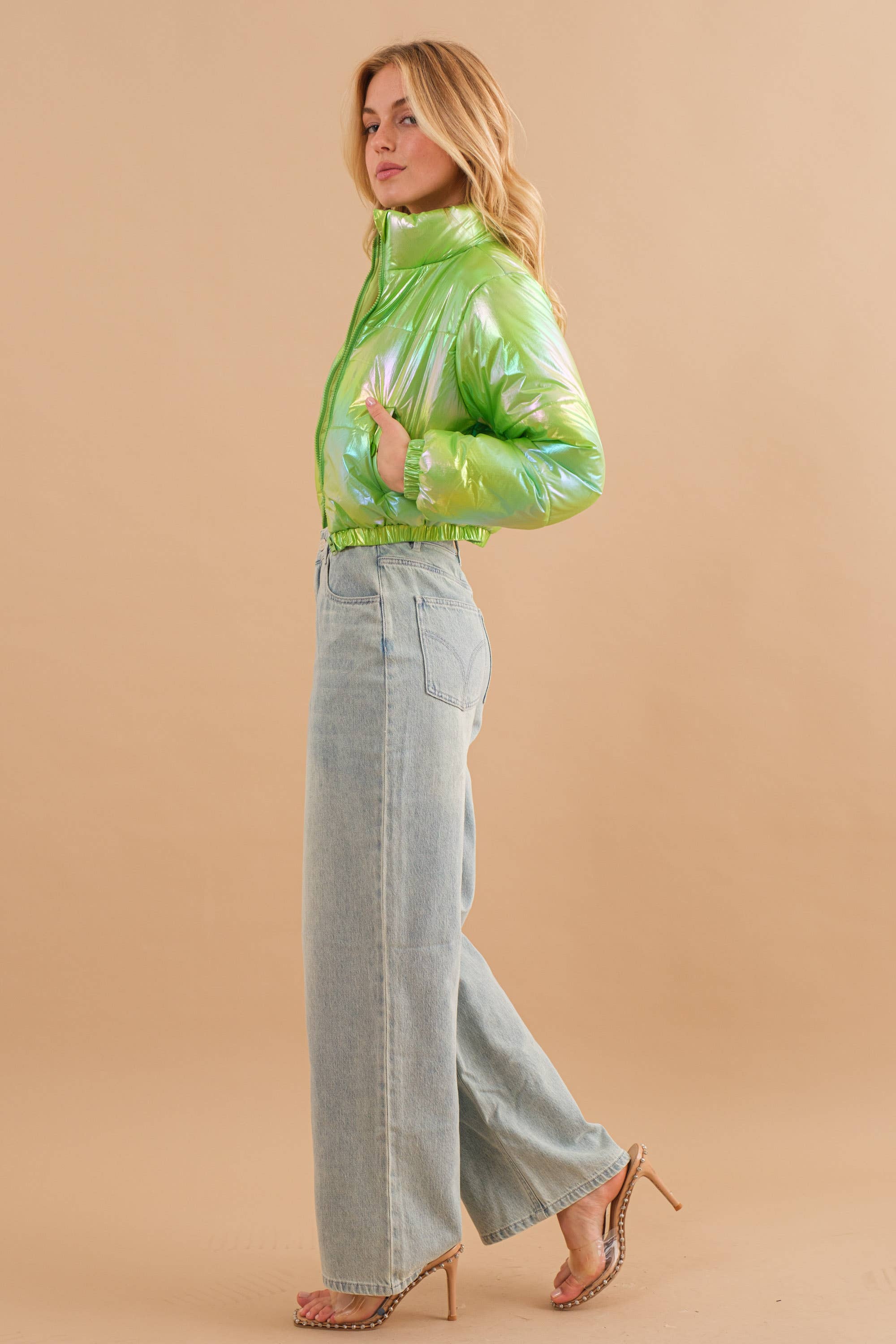 Blue B – Blusão - Mulher por atacado – 61220J - Blusão Puffer Metalizado Puffer Crop Zip Up5