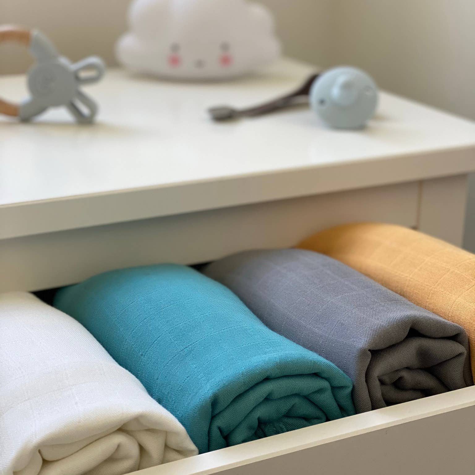 Ali+Oli - Wholesale Swaddle - Baby - Bamboo Muslin Swaddle Blanket (Pure White)2