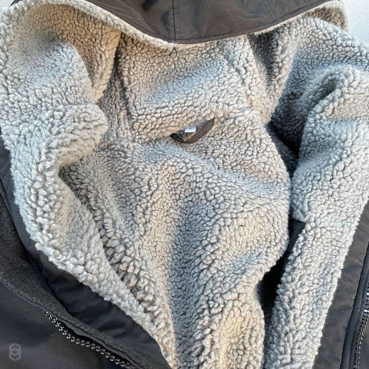 Havvic Long Sleeve Waterproof Changing Robe Black for wholesale on Faire1