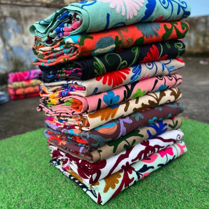 Homesoul - Venta al por mayor Mantas de sofá - Colchas de cama Suzani hechas a mano en colores variados