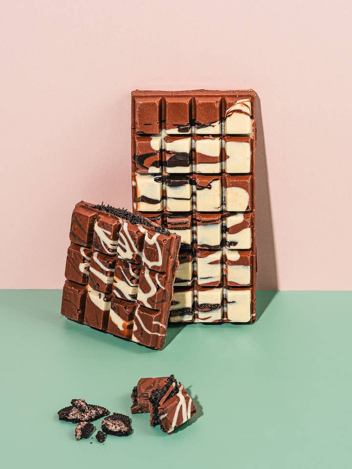 Dubai Cookies N' Cream Chocolate Bar for wholesale by palm bites