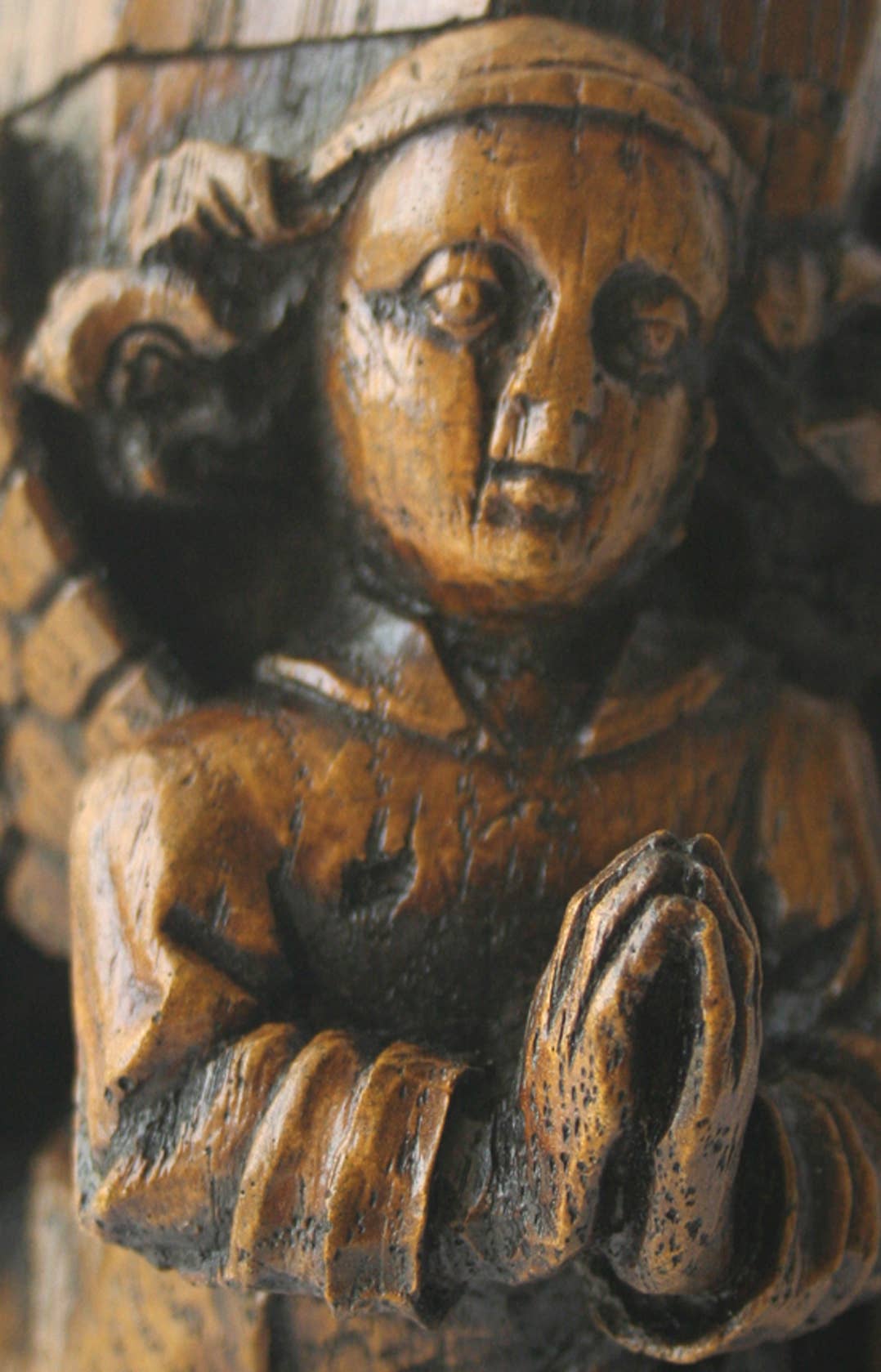 Oakapple Designs Ltd - Wholesale Decorative Figurine - Angel Corbel - Reproduction Medieval Misericord Carving.4