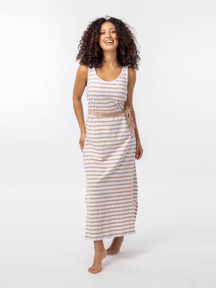 ROBE EN COTON BIOLOGIQUE VEBASK RAYURES SABLE COMMERCE ÉQUITABLE pour la vente par Veraluna Sustainable Clothing