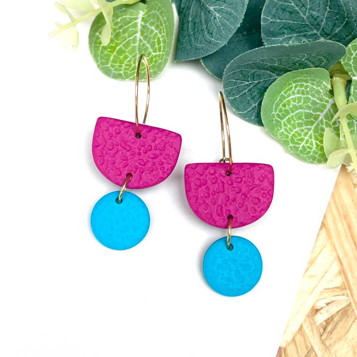 Boucles d'oreilles créoles bicolores rose vif - Argile polymère pour la vente par Kay Jay Clay
