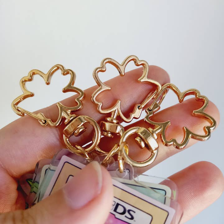 Arthelios Studio - Wholesale Keychain - Women's - “Floral Rom DS” Acrylic Keychain3