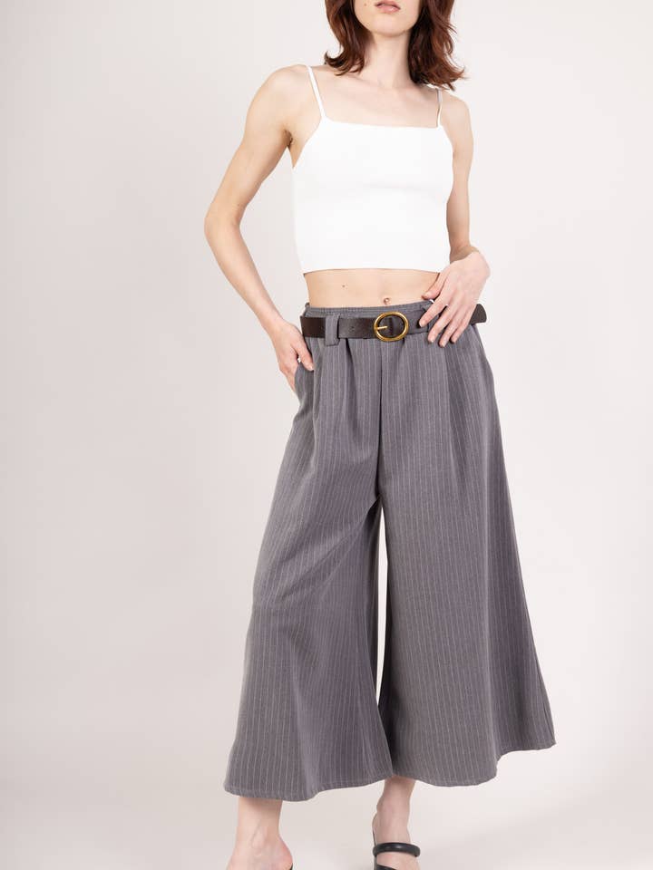 Rechte gestreepte broek met wijde pasvorm, elastische tailleriem voor wholesale door L'Emotion