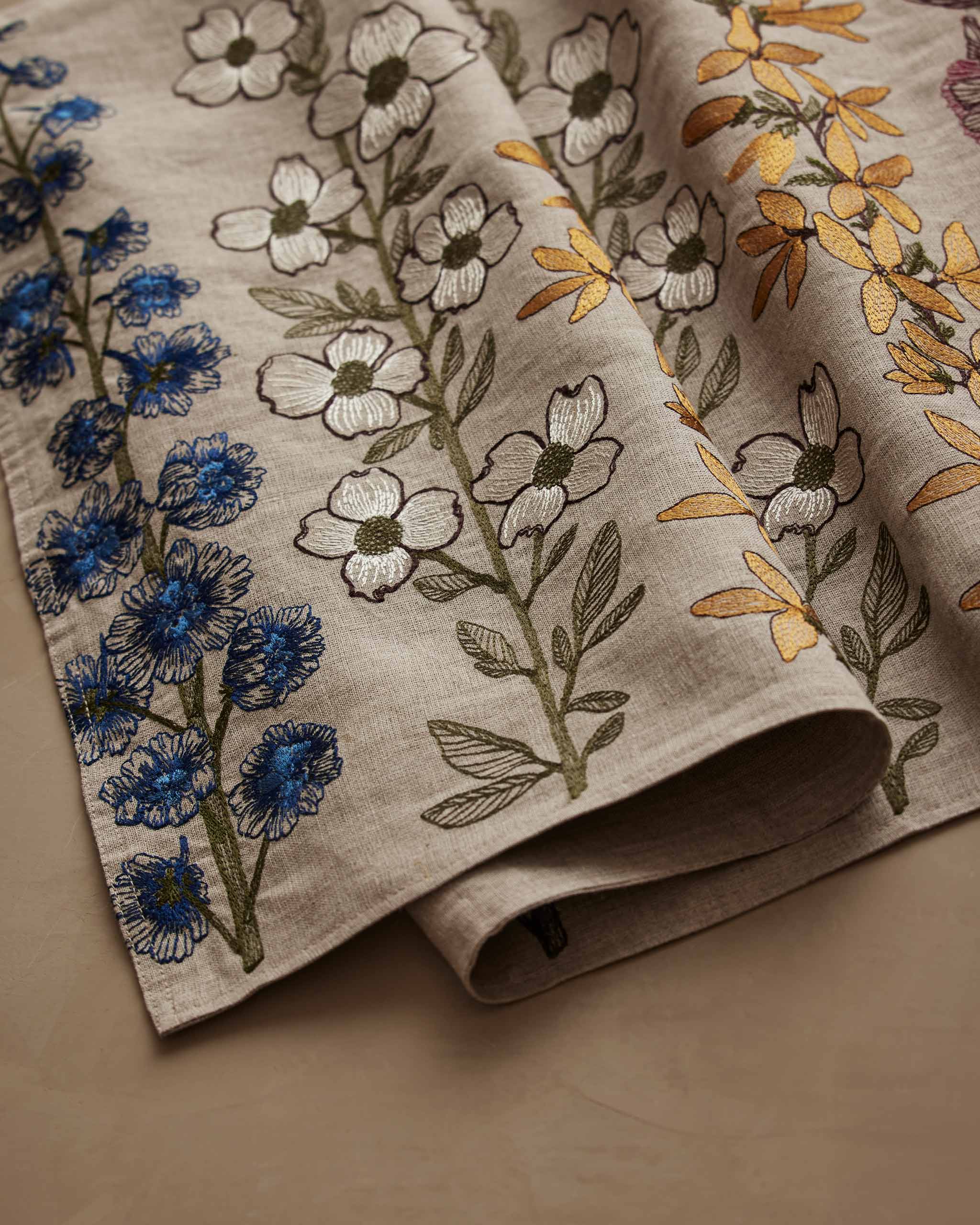 Coral & Tusk - Wholesale Table Runner - Spring Stems Table Runner2