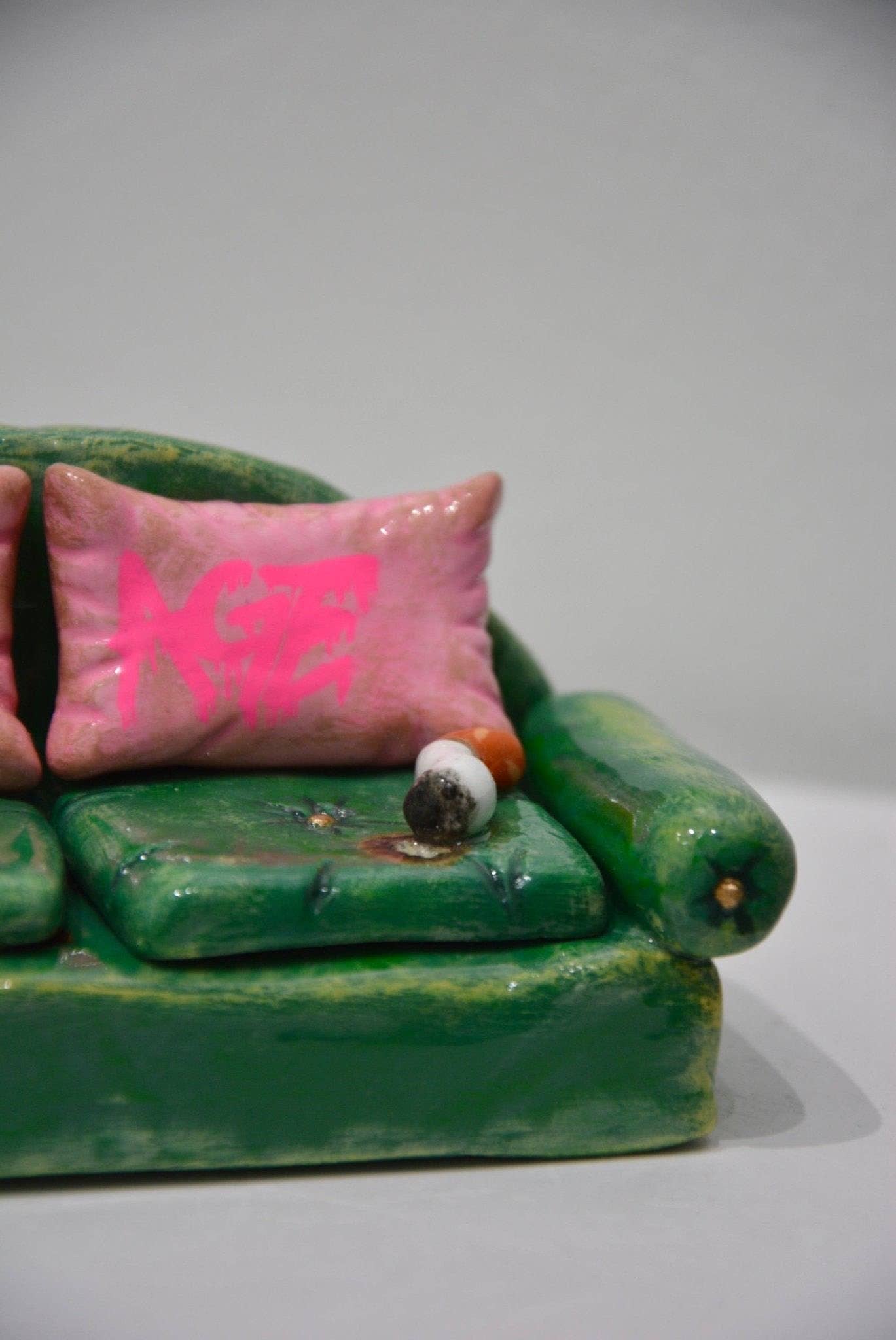House of Savage - Wholesale Sculpture - SAVAGE GRAFFITI COUCH12