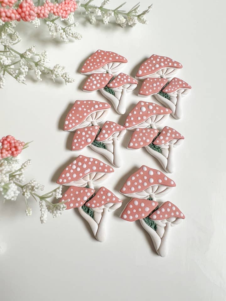 Lyserøde svampe - Håndlavede øreringe af polymerler for engroshandel hos Carolina Miller