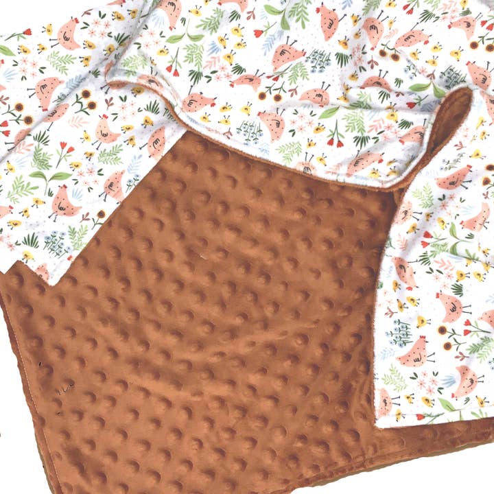 Double Minky Lovey à imprimé poulet amusant pour la vente par Little Bee Duds