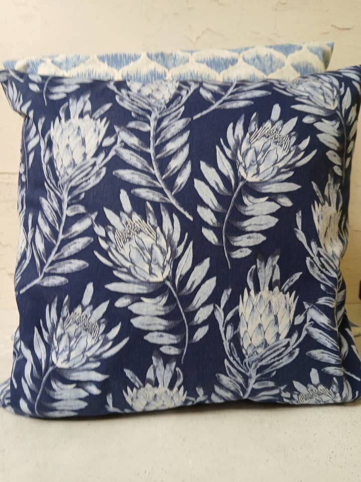 HOUSSE DE COUSSIN FLORALE EN BLEU pour la vente par apfelgrün zum Anziehen