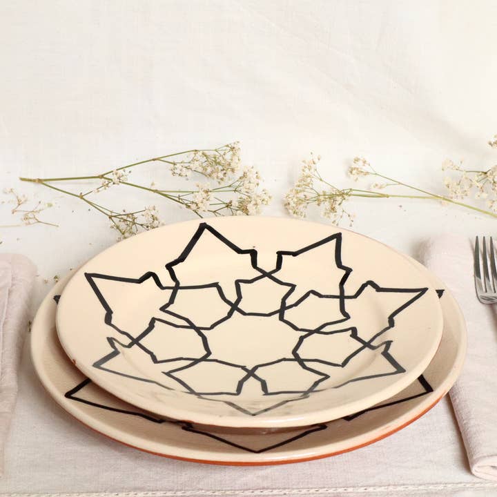 Assiette marocaine moderne faite main avec motif étoile pour la vente par Layou Craft